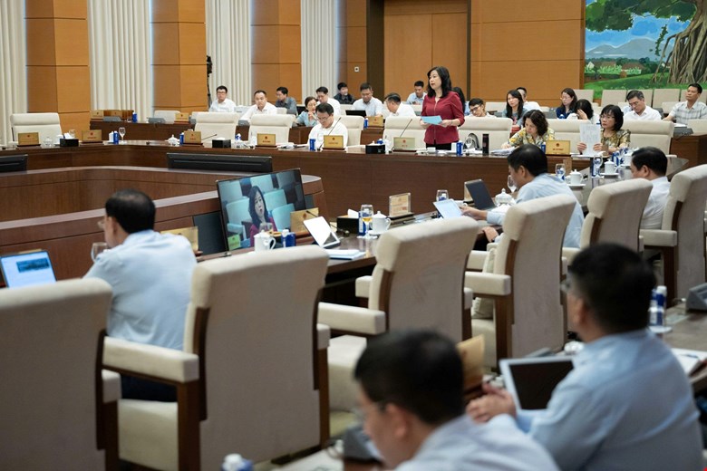 De xuat kham suc khoe dinh ky mien phi moi nam 1 lan theo lo trinh uu tien. Anh: Quochoi.vn