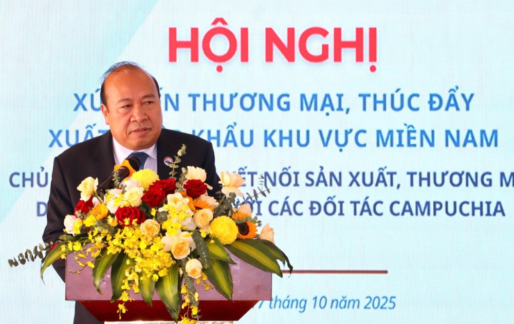 Ngai Tith Rithipol - Pho Quoc Vu khanh Bo Thuong mai, Chinh phu Hoang gia Campuchia phat bieu tai hoi nghi. Anh: Ngoc Mai