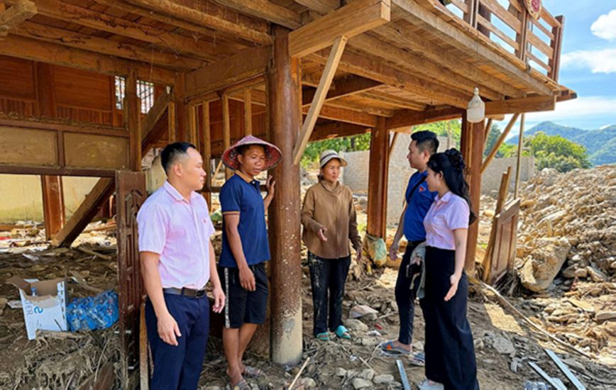 After the flood, the lives of people in the western Nghe An province are full of difficulties. Photo: Thu Huyen