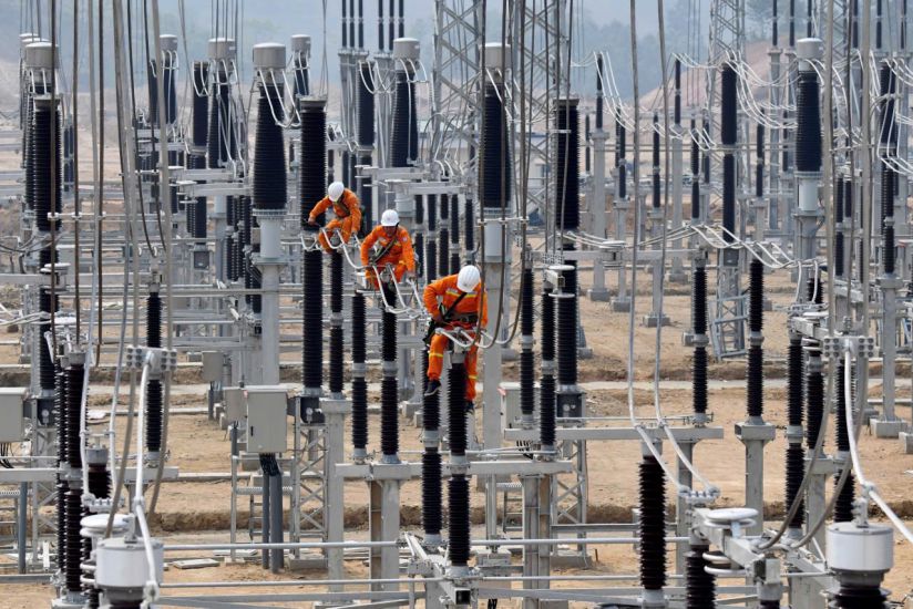 Workers are working hard to bring the project to the finish line on time. Photo: Dinh Dai