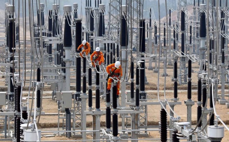 Workers are working hard to bring the project to the finish line on time. Photo: Dinh Dai