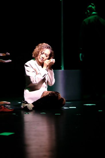 Hong Anh acted in the play "Minh noi chuyen minh". Photo: Provided stage