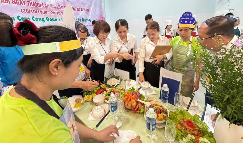 The Trade Union of Quang Nam General Hospital (Da Nang) organized the contest "Union Meal - Connecting Love". Da Nang Trade Union