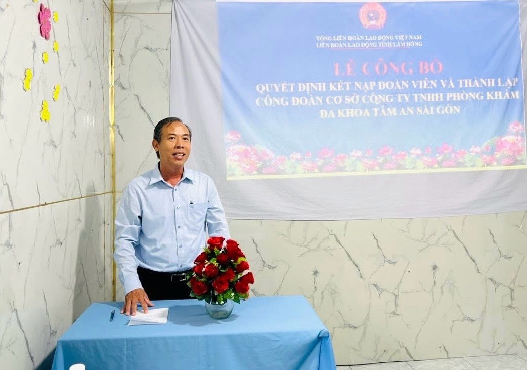Ong Nguyen Phu Hoang - Pho Chu tich Uy ban MTTQ Viet Nam tinh, Chu tich LDLD tinh Lam Dong phat bieu chi dao tai le cong bo. Anh: Pham Duy