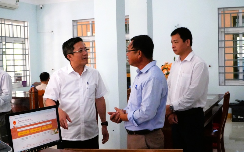 Lanh dao TP.Da Nang kiem tra, danh gia cao no luc cai cach hanh chinh, chuyen doi so tai phuong Quang Phu. Anh: Quang Phu