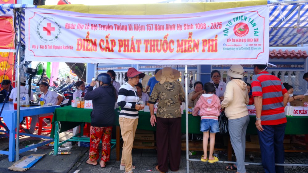 Nguoi dan du le co the den lay thuoc khi can. Anh: My Ly