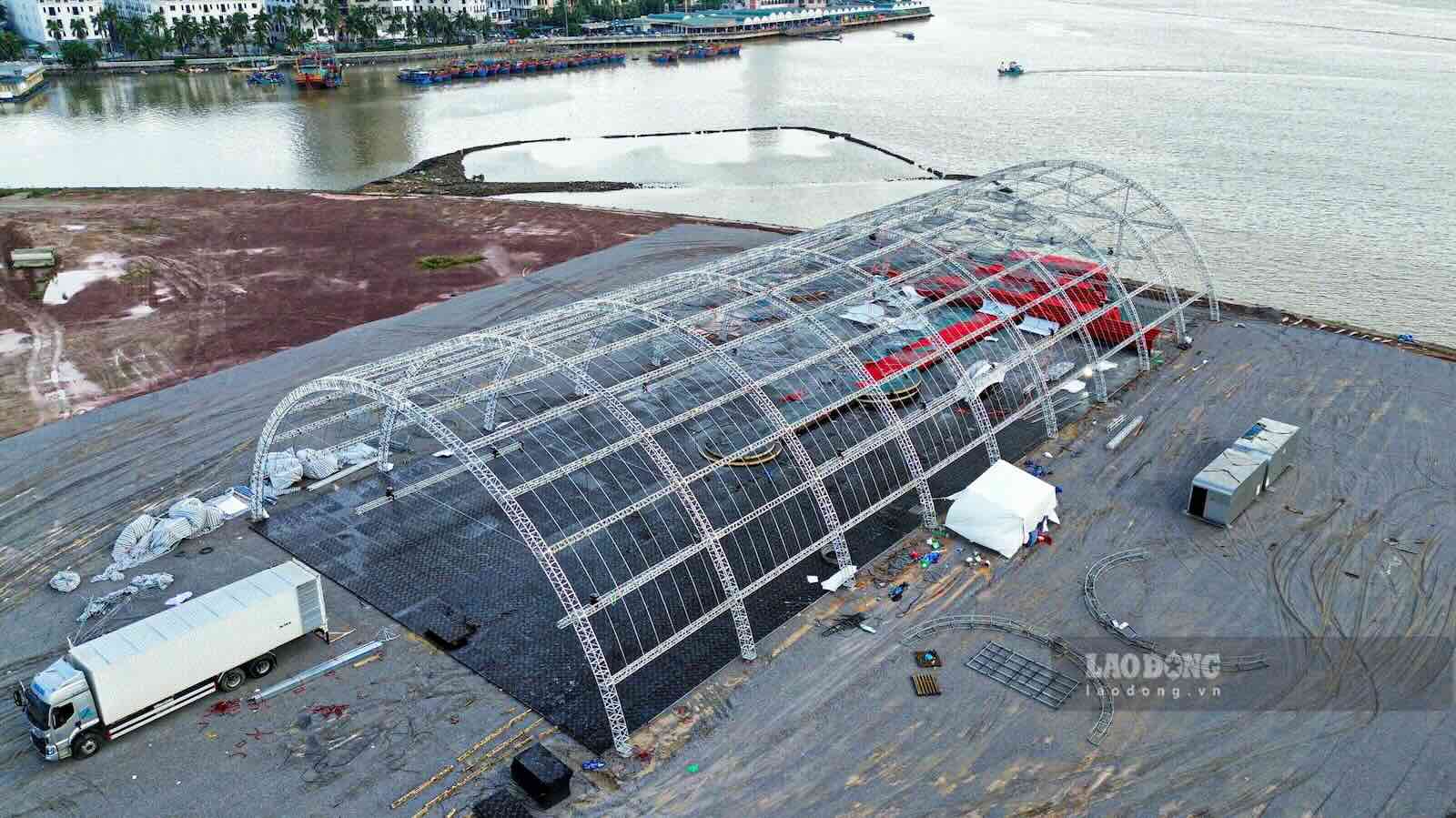 ソンハイグループの若き巨匠と美人女王ド・ティハの結婚式劇場。写真: タン・フォン