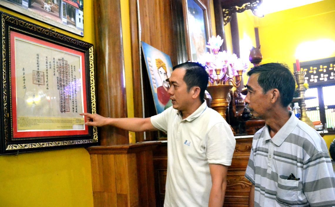 Tai Dinh Nguyen Trung Truc o Cua Can hien trung bay 5 ban Chau ban va Moc ban trieu Nguyen de cap den cu Nguyen Trung Truc. Anh: Thanh Mai