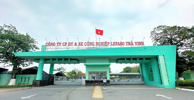 Lefaso Tra Vinh Trade Union organizes an art flower arrangement contest to celebrate Vietnamese Women's Day October 20. Photo: Hoang Loc