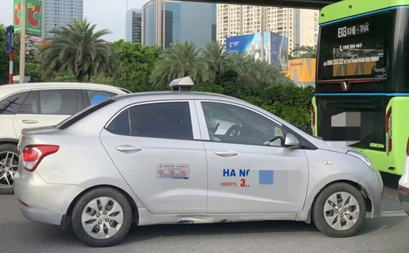 Installing black boxes for passenger transport vehicles with less than 8 seats is necessary. Photo: Hoang Loc