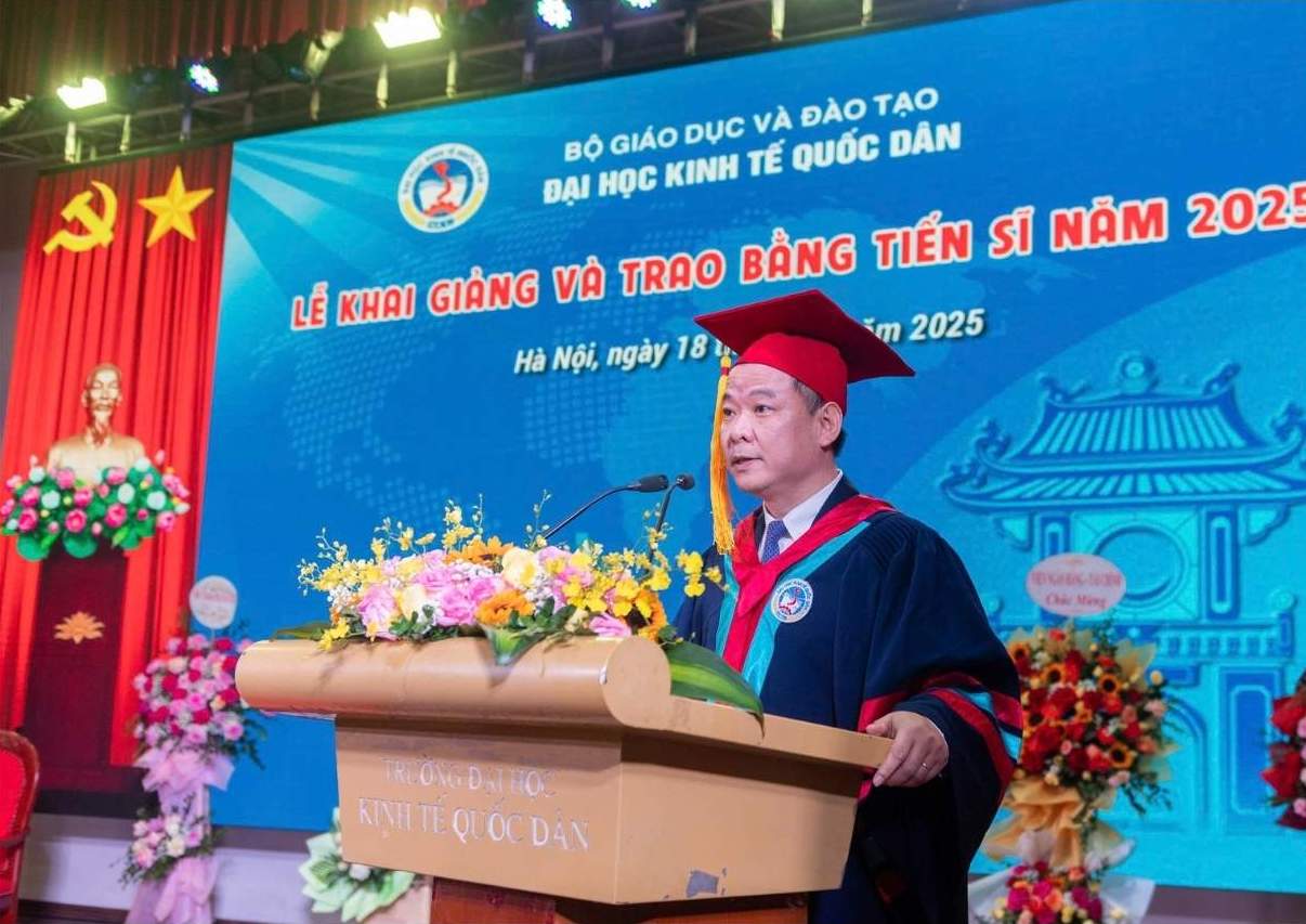 PGS.TS Bui Huy Nhuong - Giam doc Dai hoc Kinh te Quoc dan - phat bieu tai le. Anh: Manh Hung