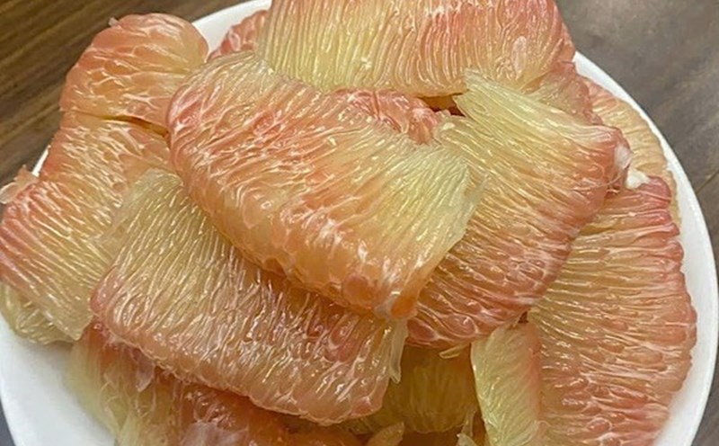 Eating grapefruit before main meals helps control weight. Photo: Quang Minh