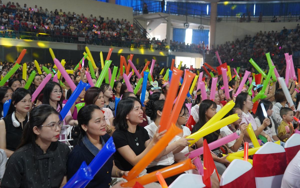 Gan 5.000 nguoi lao dong tham gia chuong trinh am nhac quy mo lon nhat trong nam. Ảnh: Mai Dung