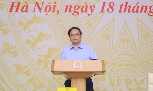 Ủy viên Bộ Chính trị, Thủ tướng Chính phủ Phạm Minh Chính cho biết cả nước mới giải ngân đầu tư công đạt 455 nghìn tỉ đồng, đạt 50,7%, thấp so với yêu cầu. Ảnh: VGP/Nhật Bắc
