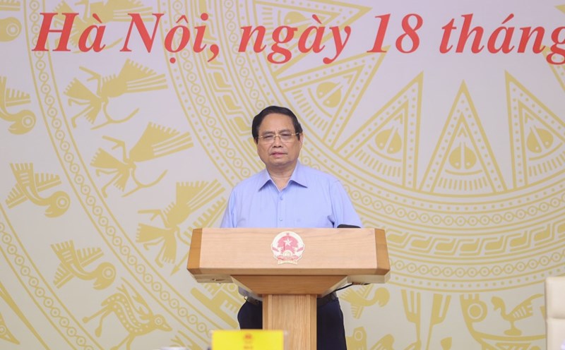 Politburo member and Prime Minister Pham Minh Chinh said that the whole country has only disbursed 455 trillion VND in public investment, reaching 50.7%, low compared to requirements. Photo: VGP/Nhat Bac