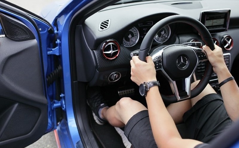 Causes and ways to deal with shaking car steering wheel. Photo: Van Phong