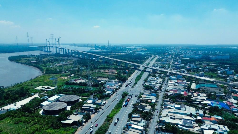 Duong Nguyen Huu Tho doan qua cao toc Ben Luc - Long Thanh. Anh: Anh Tu