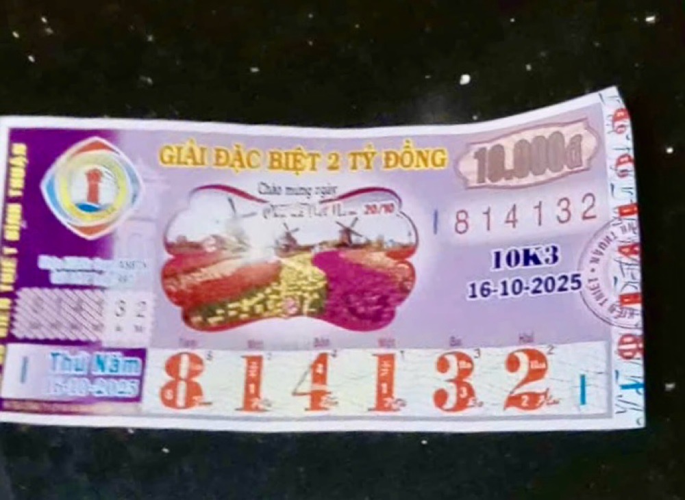 1 trong 14 to ve so trung giai dac biet. Anh: Duy Tuan