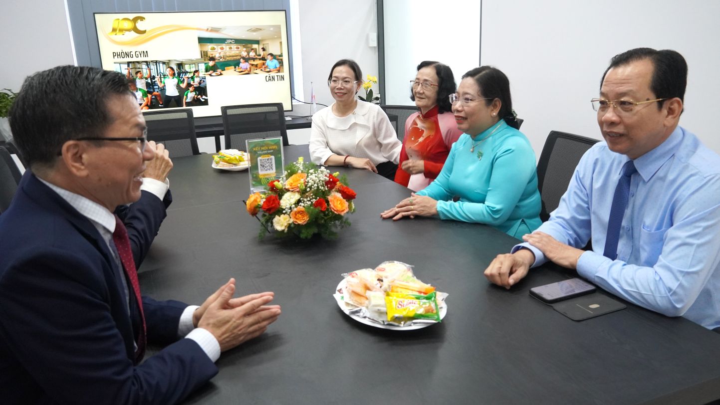 Lanh dao TP Can Tho tham quan, tim hieu ve chuong trinh dao tao tai Truong JPC. Anh: Phuong Anh