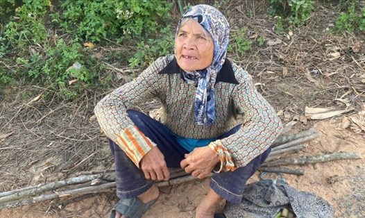 Cụ Y Bẽ (95 tuổi) lúc được tìm thấy. Ảnh: Công an Quảng Ngãi