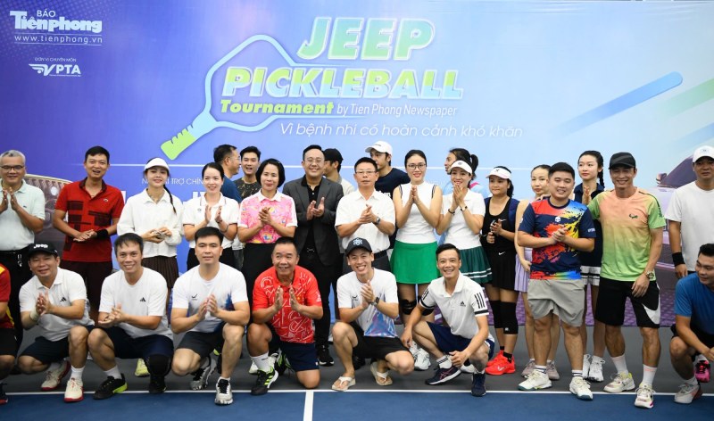 Gan 200 van dong vien du giai pickleball nham gay quy ung ho benh nhi co hoan canh kho khan. Anh: Nhu Y