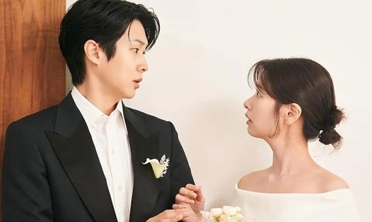Jung So Min - Choi Woo Sik trong phim. Ảnh: Nhà sản xuất phim Hãy lấy em đi