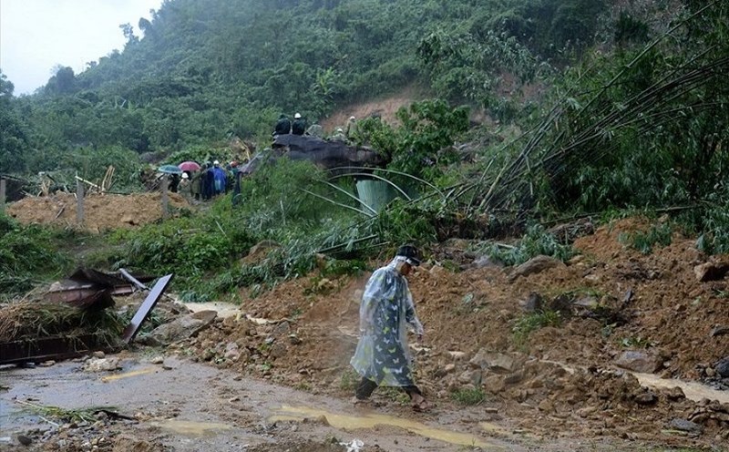 Las fuertes lluvias prolongadas en Quang Ngai tienen una alta probabilidad de causar deslizamientos de tierra y altas inundaciones. Foto: Vien Nguyen