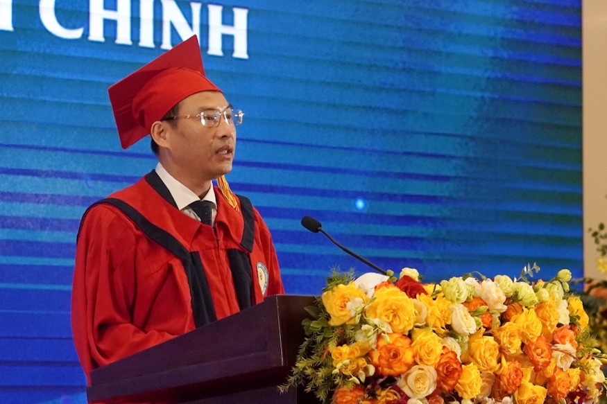 TS Nguyen Van Binh phat bieu tai buoi le, gui loi chuc va dan do cac tan cu nhan, Thac si. Anh: Van Cuong