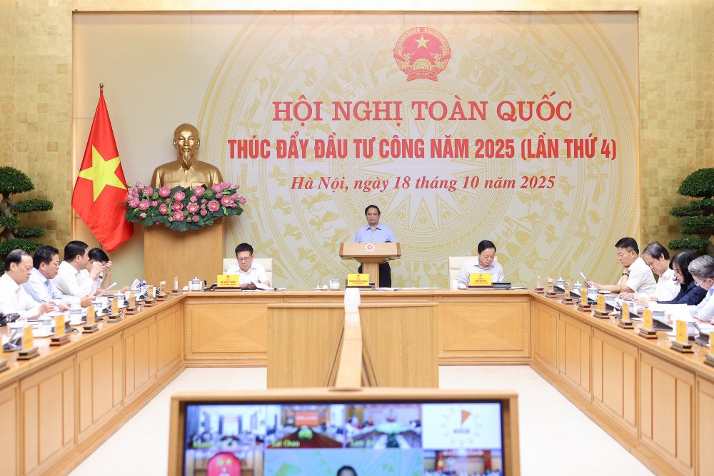 Thu tuong Chinh phu phe binh nghiem khac nhung noi co ti le giai ngan dau tu cong duoi muc trung binh. Anh: VGP
