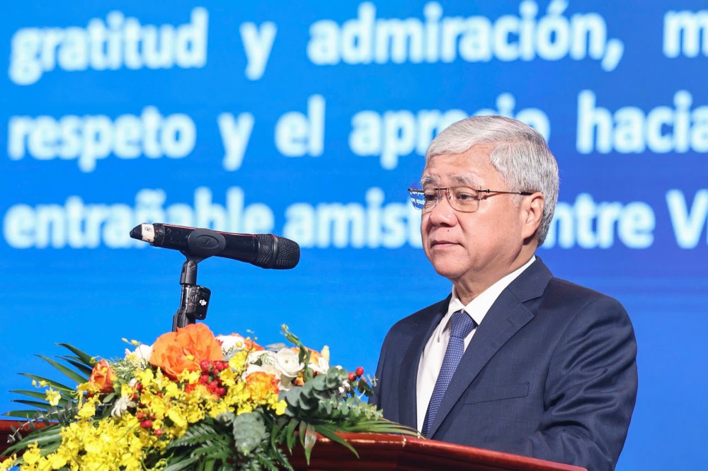 ベトナム祖国戦線中央委員会委員長のド・ヴァン・チエン氏が式典で演説した。写真: クアン・ビン