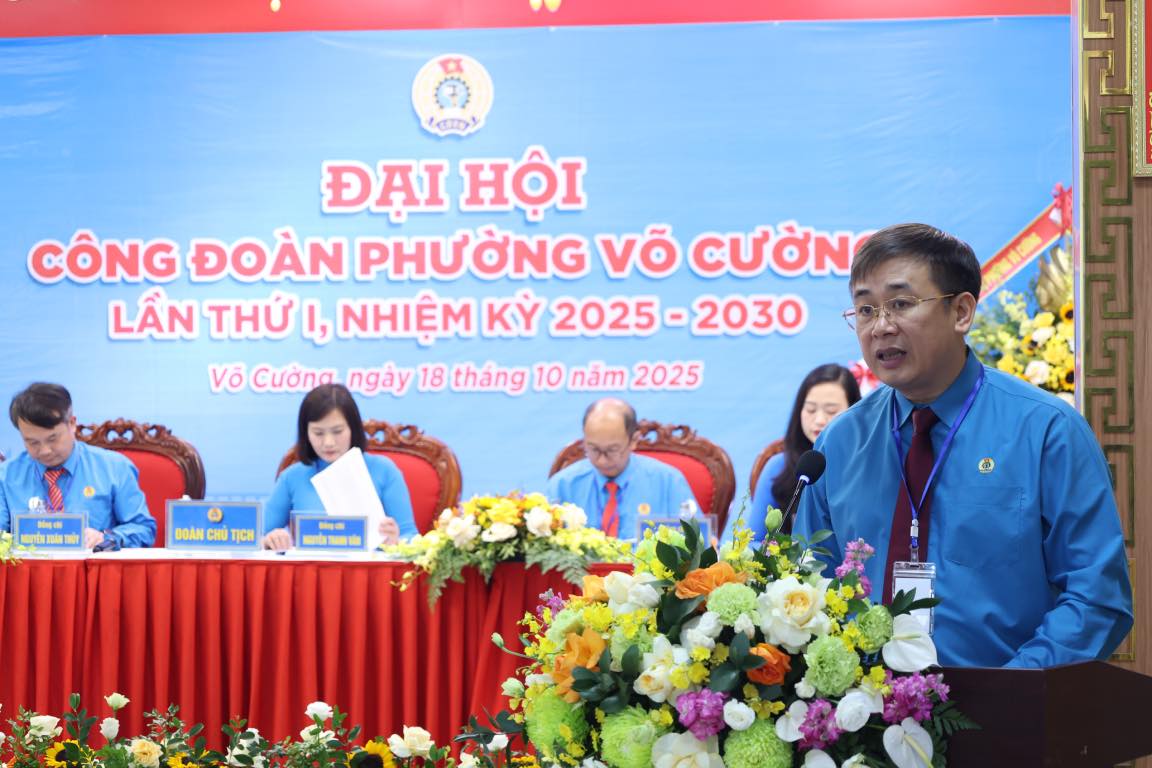 Comrade Thach Van Chung - Member of the Provincial Party Committee, Vice Chairman of the Vietnam Fatherland Front of Bac Ninh province, Chairman of the Bac Ninh Provincial Federation of Labor gave a speech directing the Congress. Photo: Quyet Chien