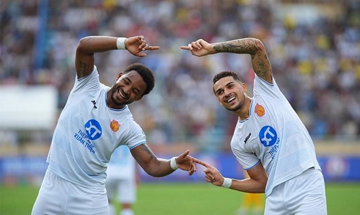 Xuân Son và Hoàng Hên được kì vọng sẽ tạo nên một bộ đôi "song sát"  trên hàng công tuyển Việt Nam thời gian tới. Ảnh: VPF