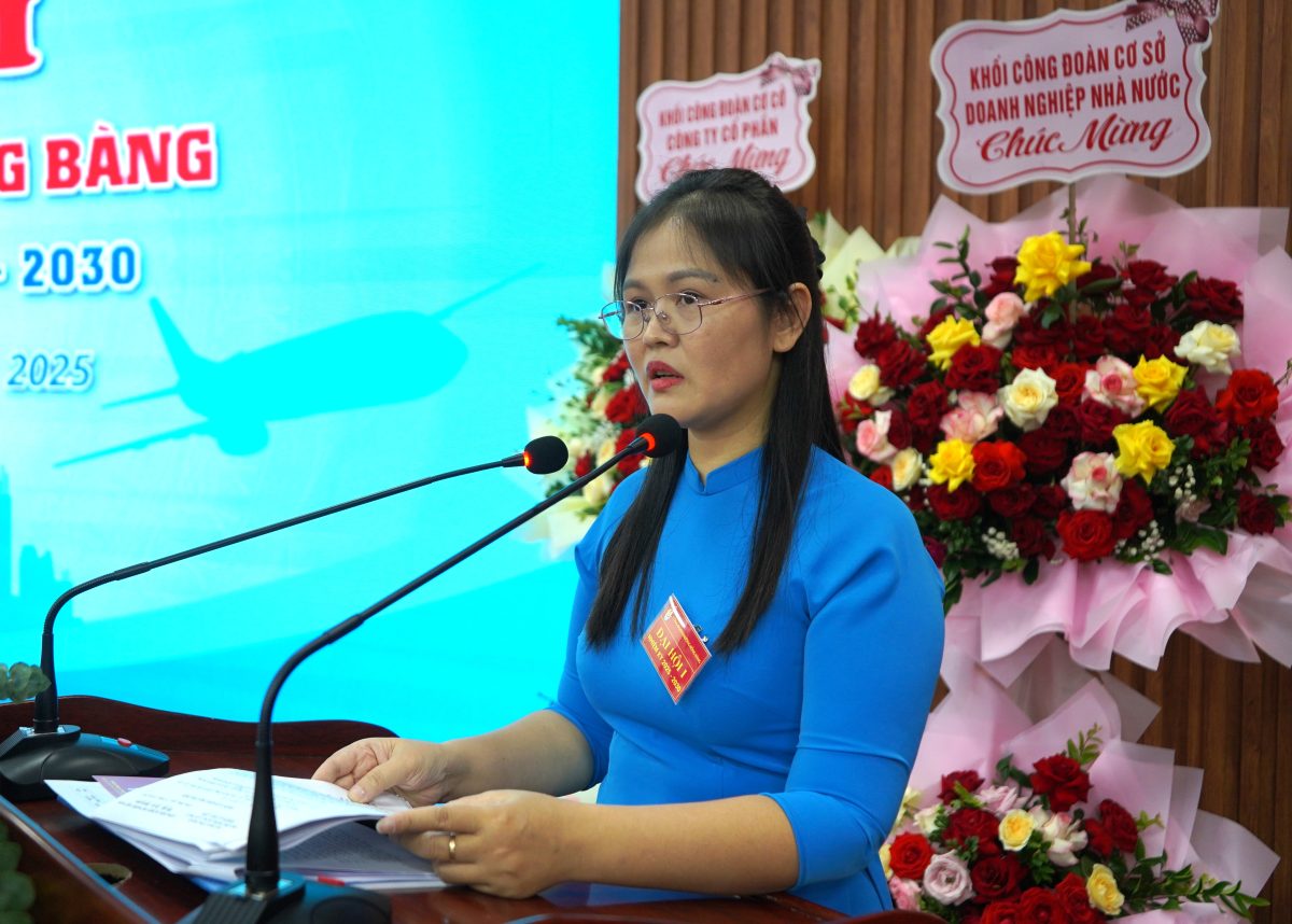 Ba Pham Thi Thanh Phuong - Chu tich Cong doan phuong Hong Bang phat bieu khai mac Dai hoi. Ảnh: Mai Dung