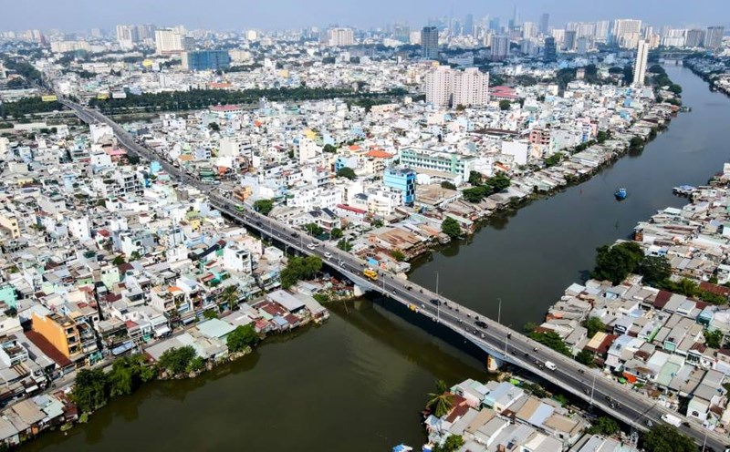 Ho Chi Minh City aims to relocate 20,000 houses along canals by 2030. Photo: Anh Tu