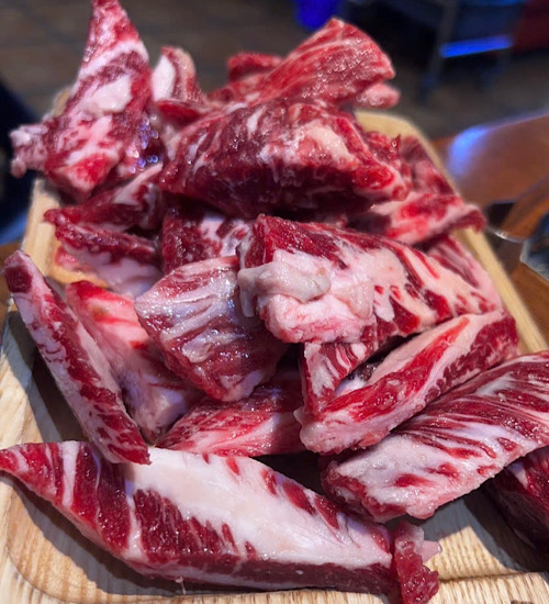 If you want to increase liver and kidney function, you need to limit the portion sizes of red meat. Photo: Quang Minh.