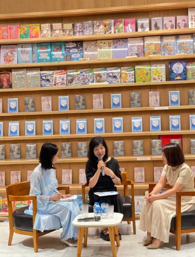 Tien si Van hoc Nguyen Le Thu chia se tai buoi giao luu. Anh: Ho Thu   