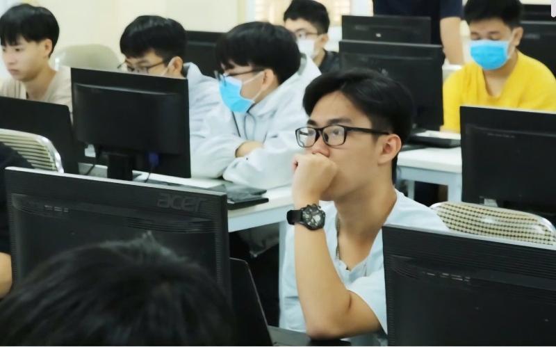 In the regulations on policies for human resources and talents in the fields of science, technology and innovation, the policy on remarkable salary increases for individuals with achievements in scientific, technological and innovation activities is based on Article 33 of Decree 263. Photo: Linh Chi