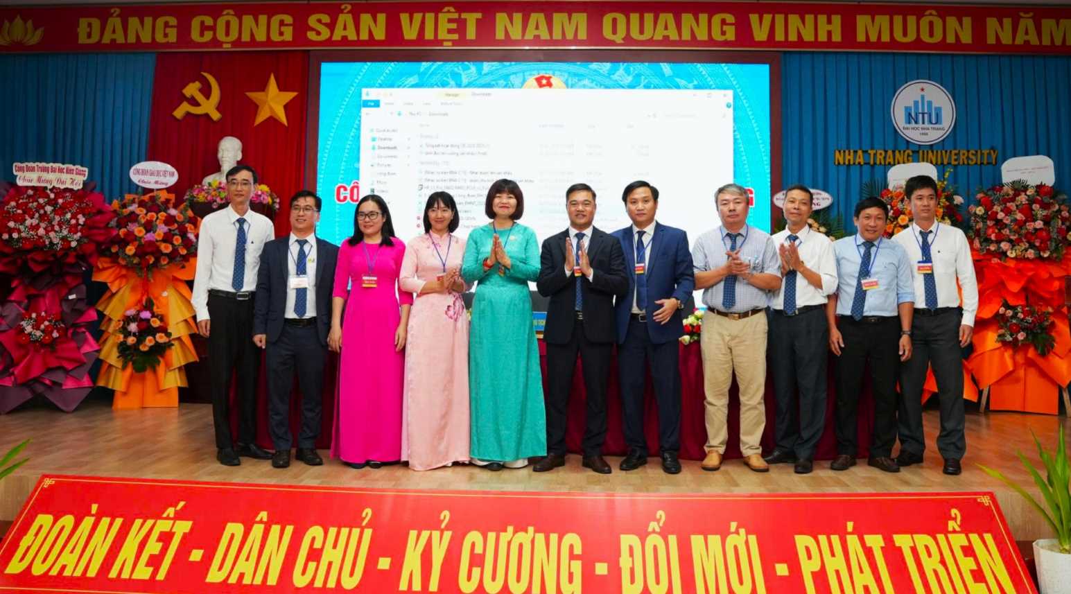 The Nha Trang University Trade Union Congress elected a new Executive Committee of 11 people. Photo: Phuong Linh