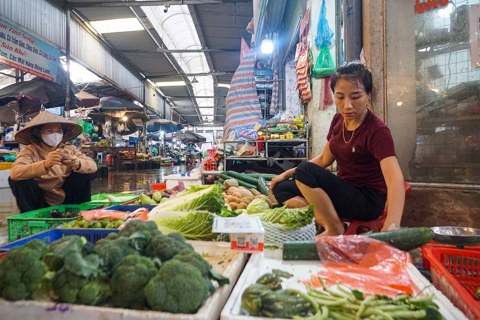 Cho Mun vang nguoi mua do gia ca leo thang. Anh: Tung Giang