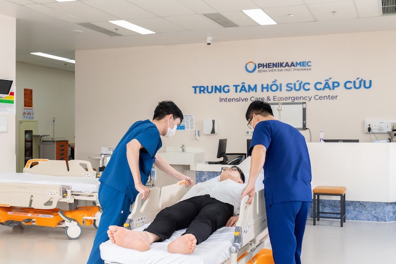 Dieu duong dang cham soc benh nhan. Anh: BVCC