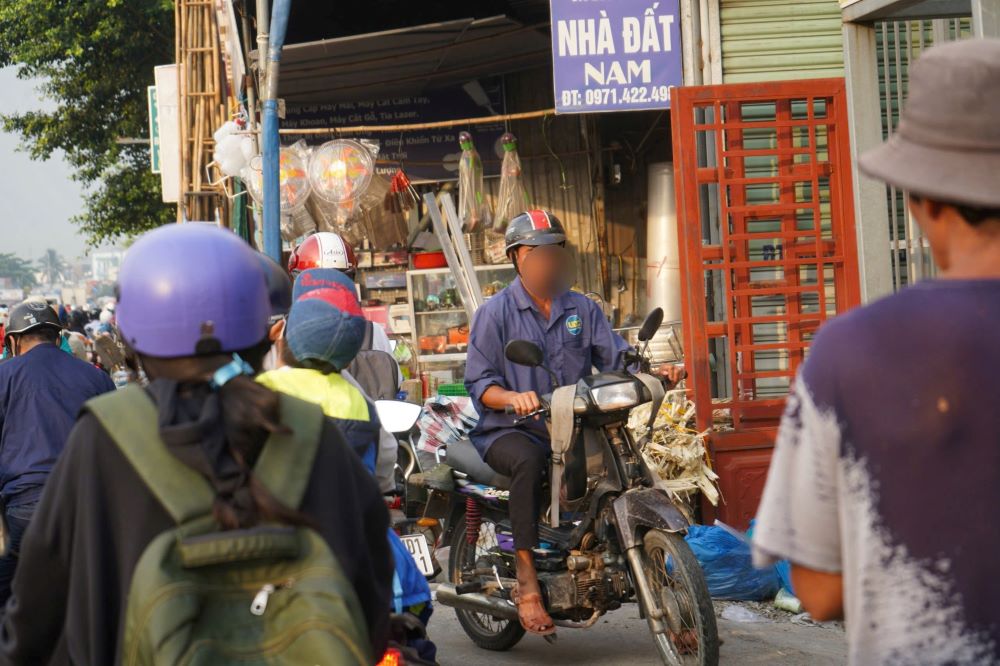 Ghi nhan cua Lao Dong tinh trang ket xe dien ra moi ngay o tuyen Quoc lo 13. Anh: Anh Tu