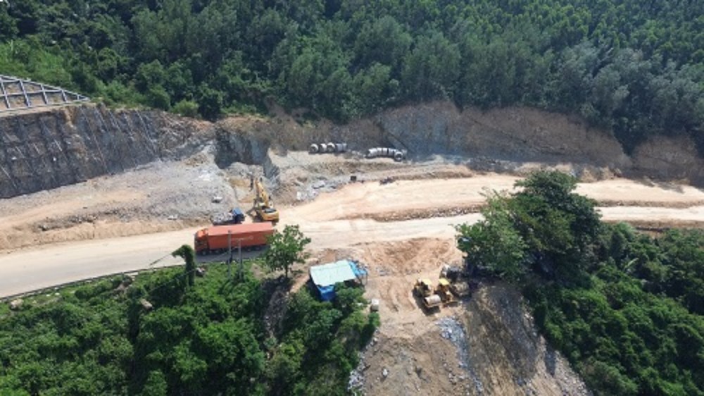 Site clearance and resettlement are important steps to speed up the construction of the Quy Nhon - Pleiku expressway. Photo: Thanh Tuan