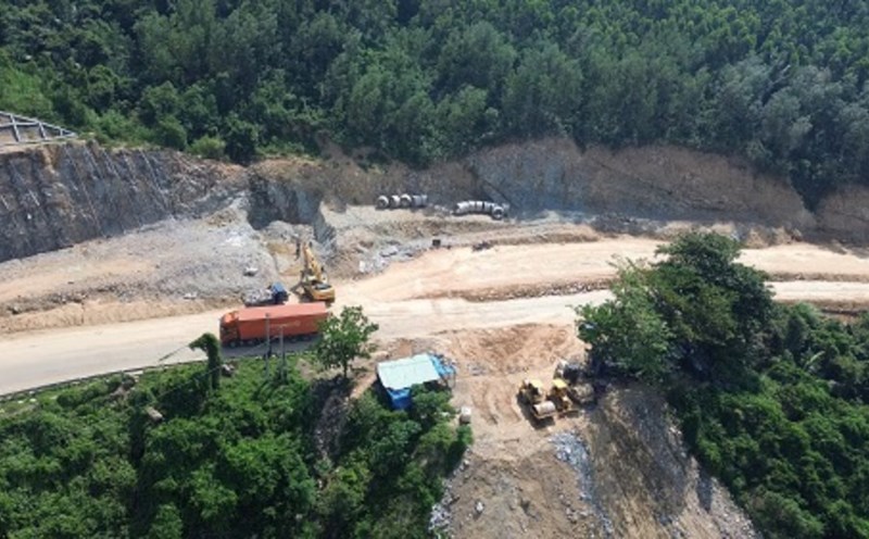 Site clearance and resettlement are important steps to speed up the construction of the Quy Nhon - Pleiku expressway. Photo: Thanh Tuan