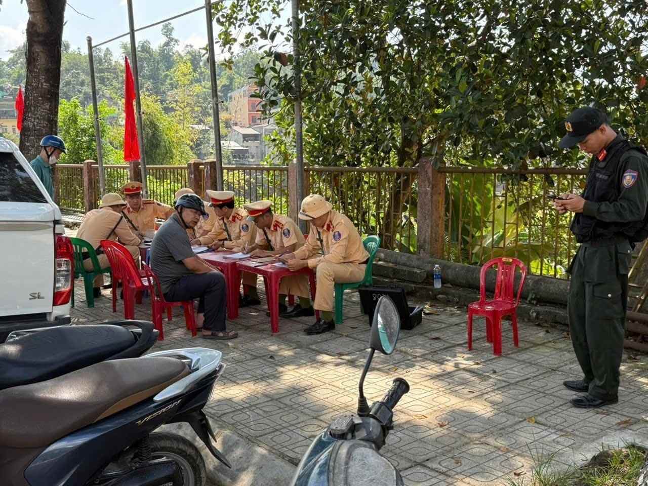 Cao Bang Provincial Traffic Police simultaneously launched a campaign to check alcohol concentration. Photo: Cao Bang Traffic Police Department