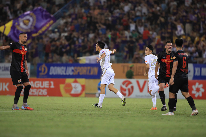 Ha Noi FC rut ngan ti so. Anh: Minh Dan