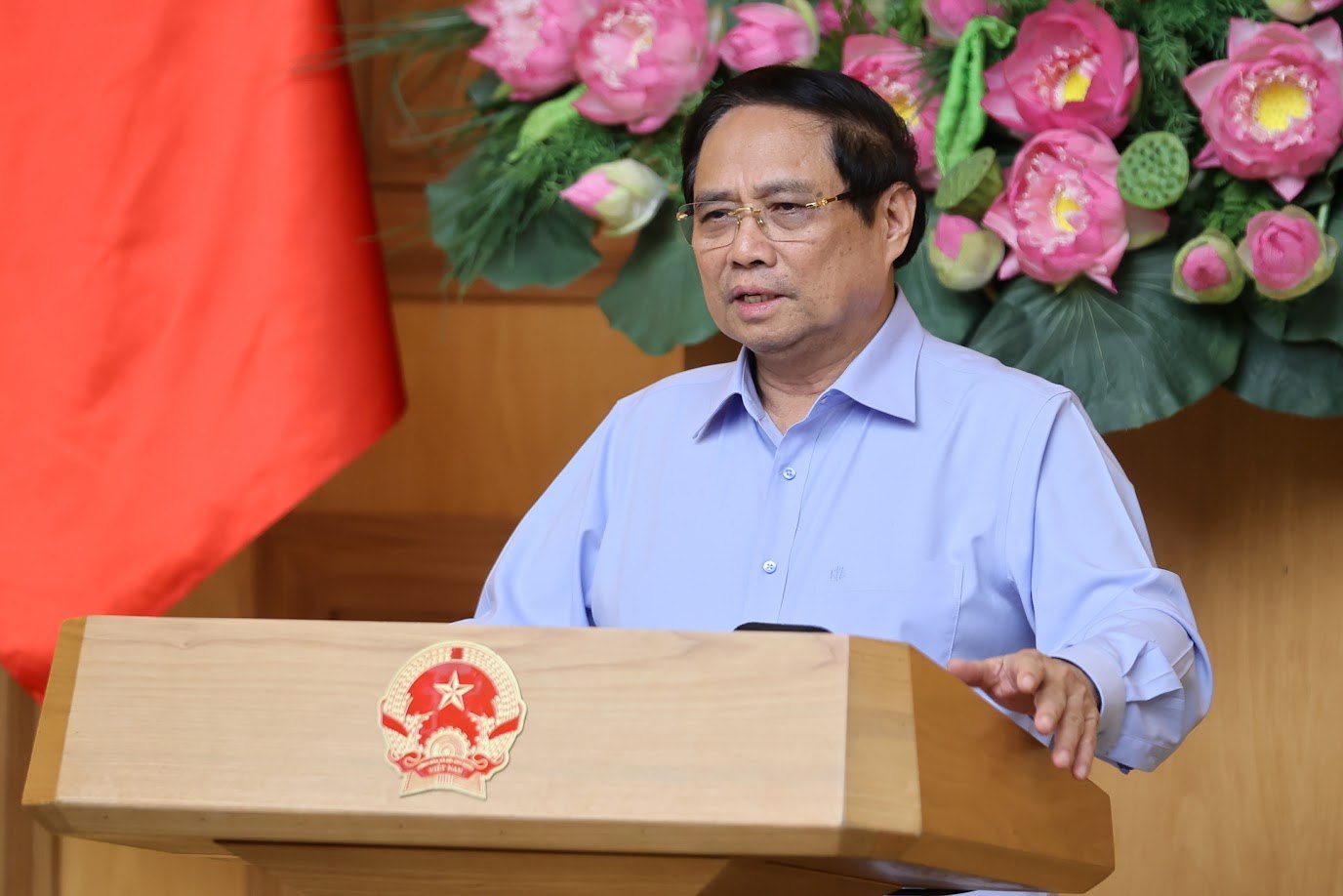 Politburo member and Prime Minister Pham Minh Chinh requested not to create "sub-licenses" affecting people and businesses. Photo: Nhat Bac/VGP