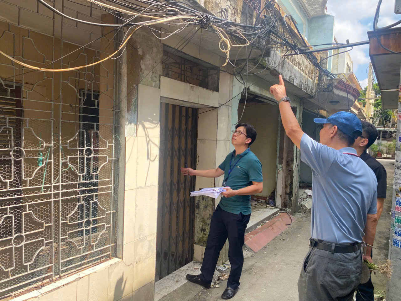 As a result, Gia Vien issued a notice, urging the residents to move out of the old apartment building. Photo: Phuong Gia Vien, Hai Phong
