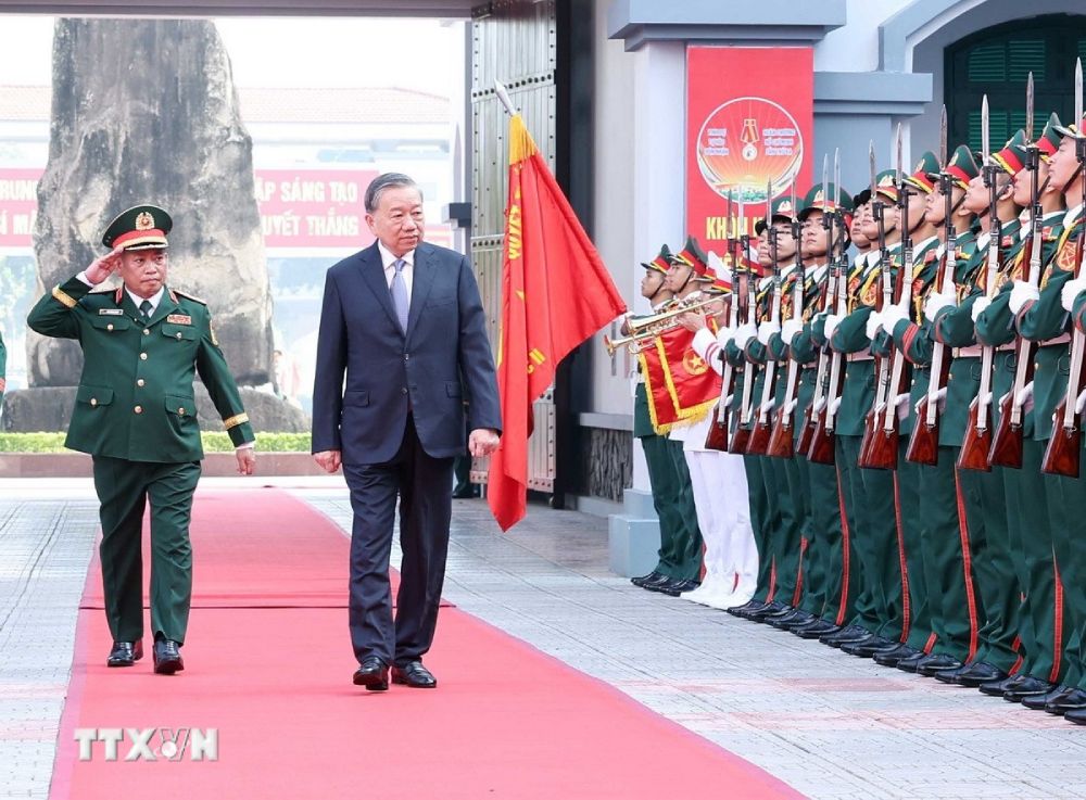 Tong Bi thu To Lam - Bi thu Quan uy Trung uong den du Le ky niem. Anh: TTXVN