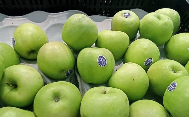Green apple juice with celery helps eliminate uric acid naturally. Photo: Thanh Ngoc.