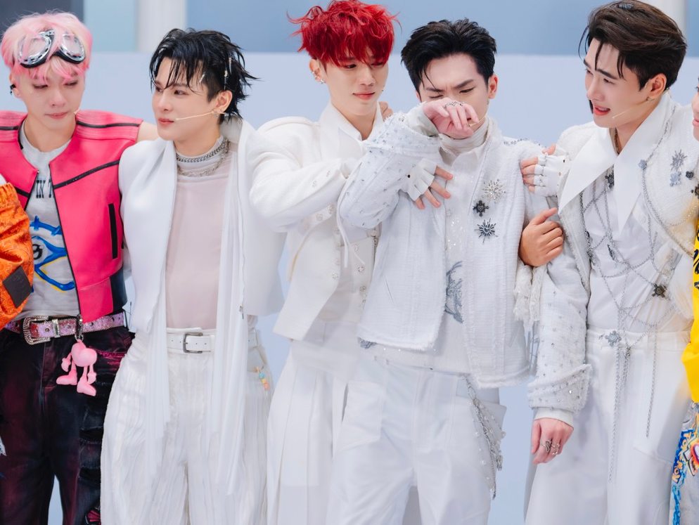 The Anh trai say hi group burst into tears. Photo: VieON.